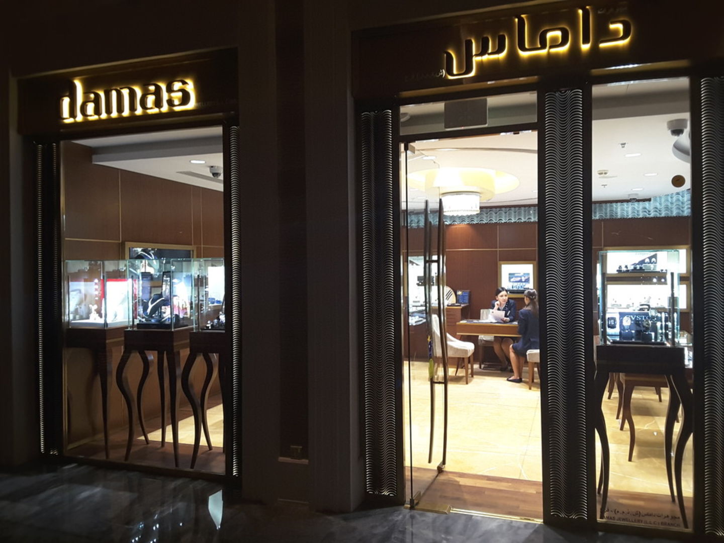 HiDubai-business-damas-jewellery-shopping-jewellery-precious-stones-the-palm-jumeirah-nakhlat-jumeirah-dubai-2