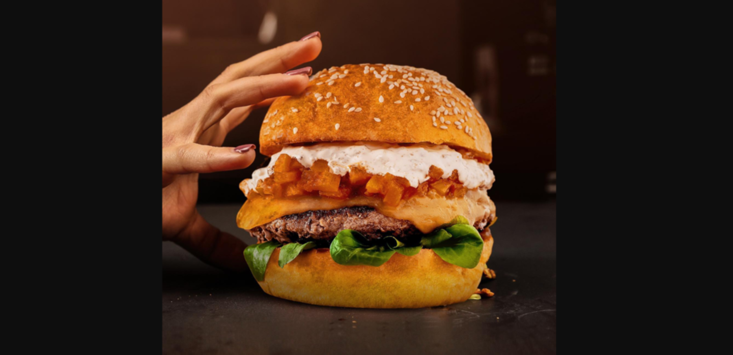 HiDubai-business-the-goofy-cow-burger-food-beverage-restaurants-bars-dubai-marina-marsa-dubai-dubai