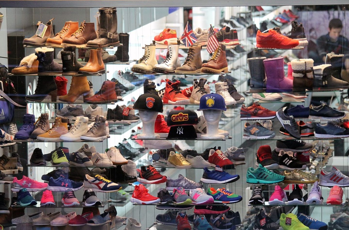 HiDubai-business-bashaer-al-khair-trading-shopping-footwear-naif-dubai-2