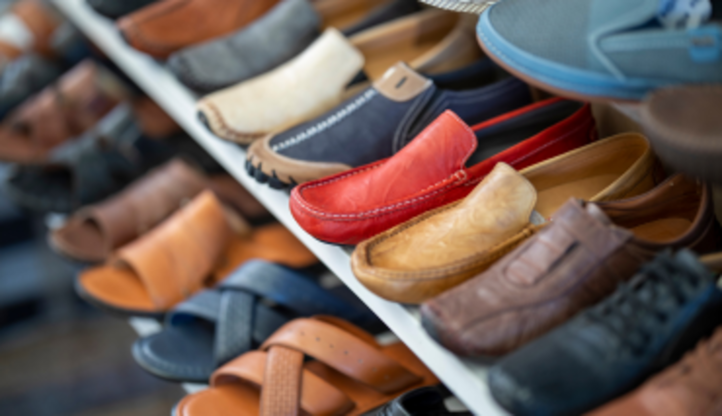 HiDubai-business-vans-outlet-shopping-apparel-umm-nahad-1-dubai