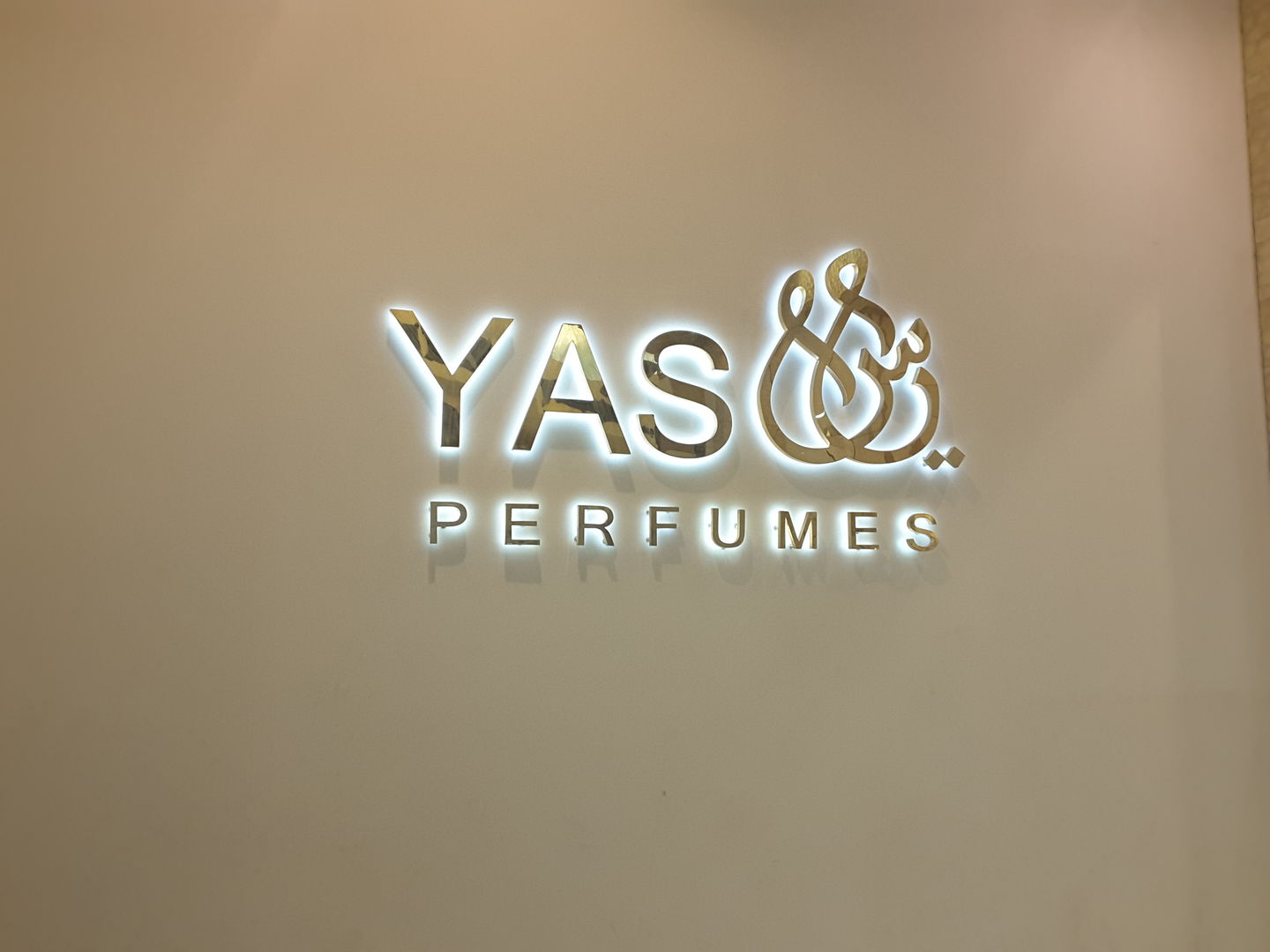 HiDubai-business-yas-perfumes-shopping-beauty-cosmetics-stores-ibn-batuta-jebel-ali-1-dubai-2