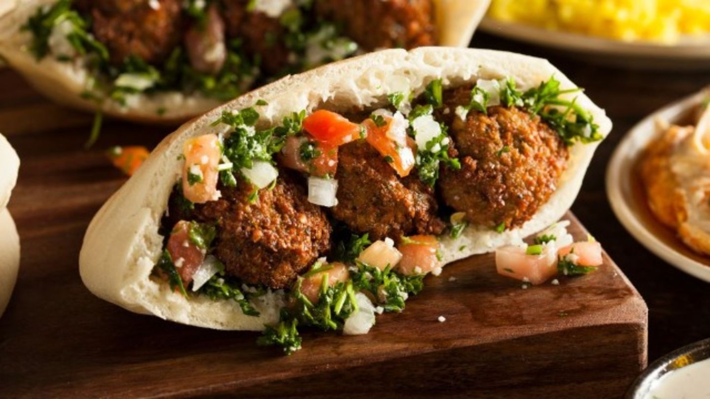 HiDubai-business-falafel-alkofiya-restaurant-food-beverage-restaurants-bars-al-hamriya-dubai