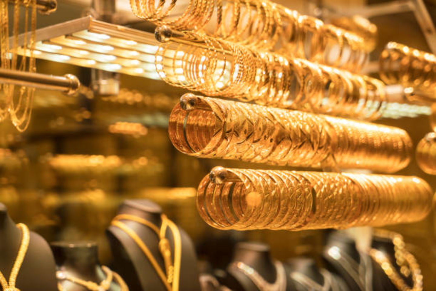 HiDubai-business-ace-gold-shopping-jewellery-precious-stones-al-daghaya-dubai