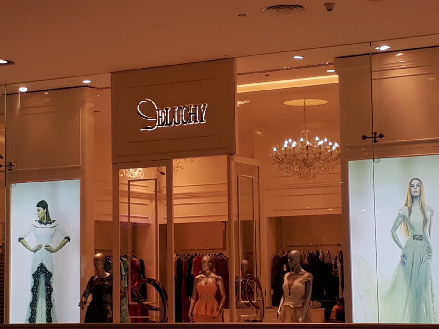 HiDubai-business-deluchy-shopping-apparel-burj-khalifa-dubai-2
