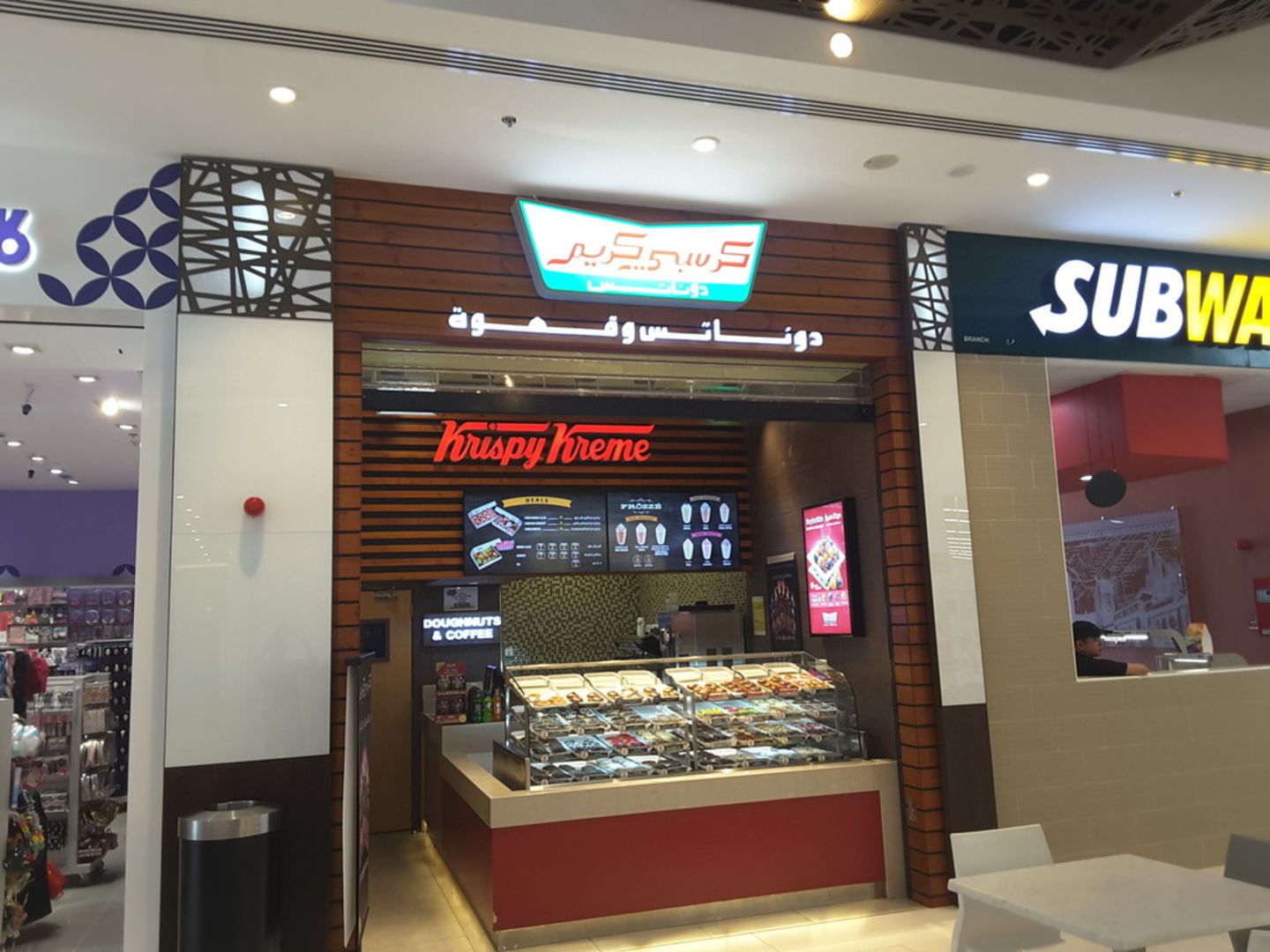 HiDubai-business-krispy-kreme-food-beverage-bakeries-desserts-sweets-dubai-silicon-oasis-nadd-hessa-dubai-4