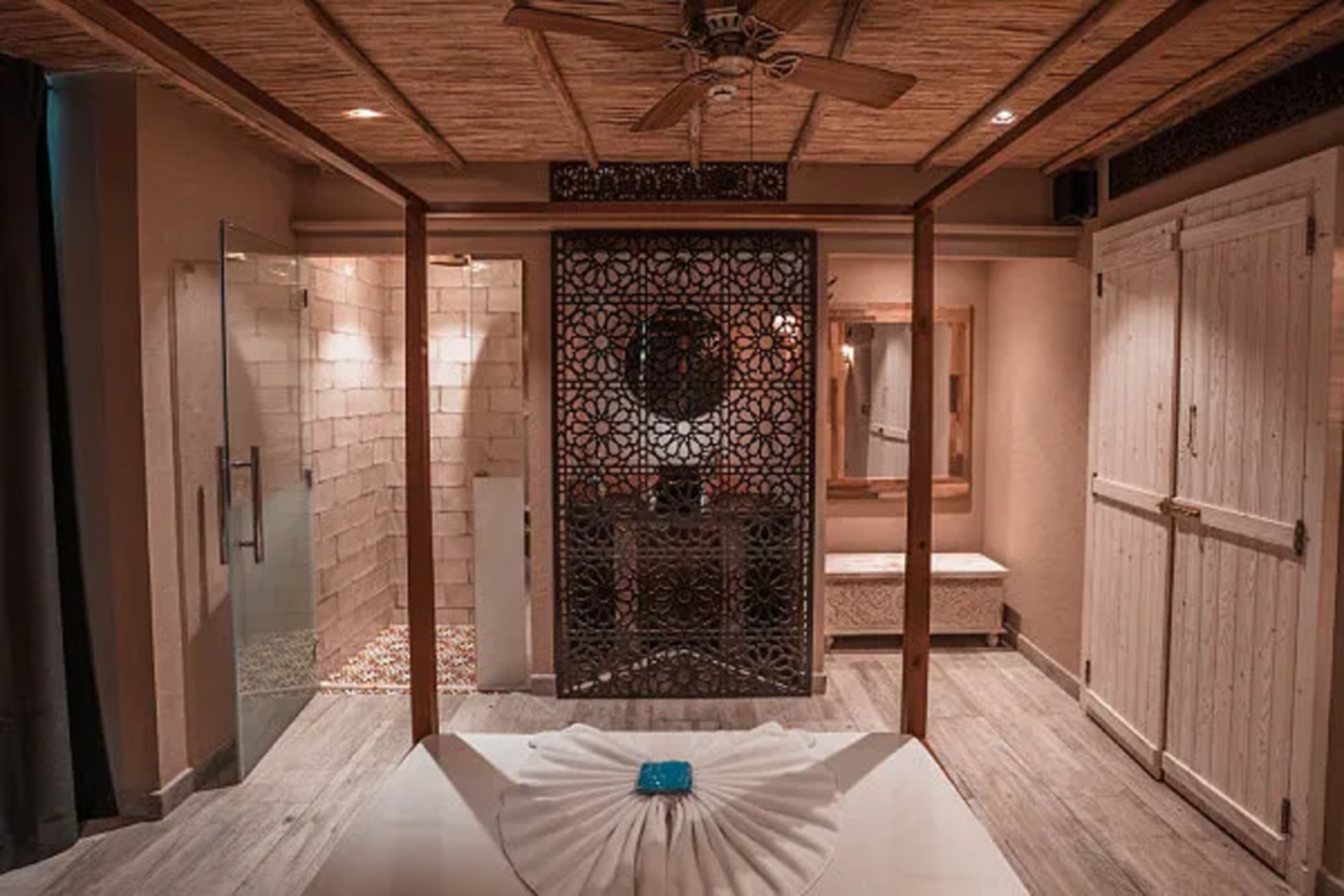 HiDubai-business-black-gold-ladies-massage-and-relaxation-center-beauty-wellness-health-wellness-services-spas-jumeirah-2-dubai