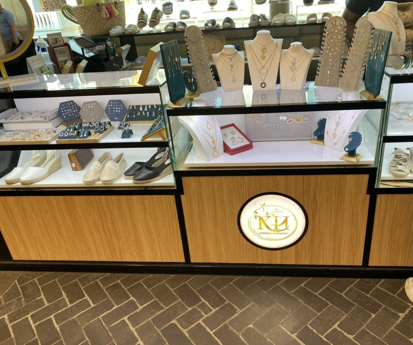 HiDubai-business-khomssa-yadawi-for-readymade-garments-trading-shopping-jewellery-precious-stones-jumeirah-1-dubai