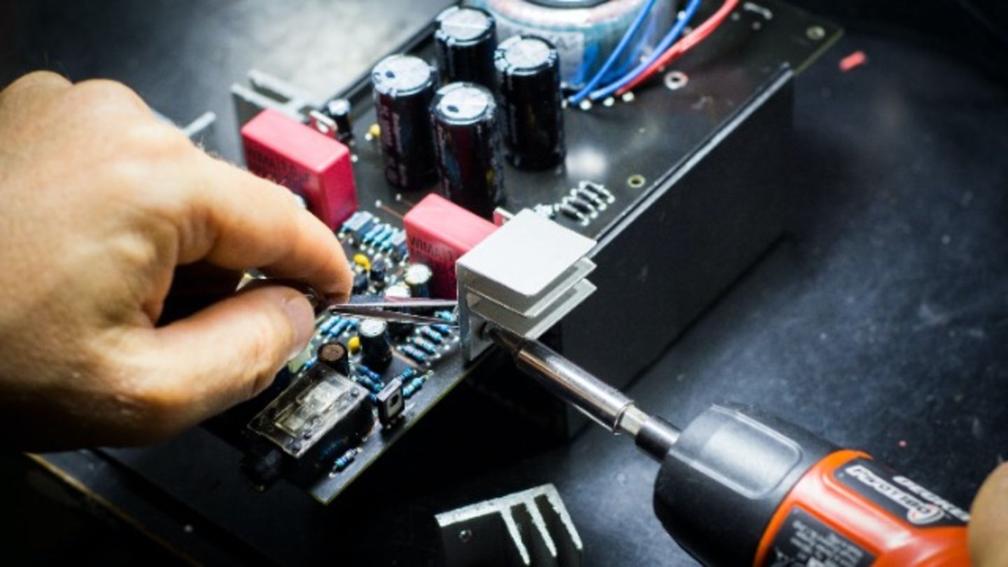 HiDubai-business-fix-it-repairing-electronic-devices-shopping-consumer-electronics-international-city-warsan-1-dubai