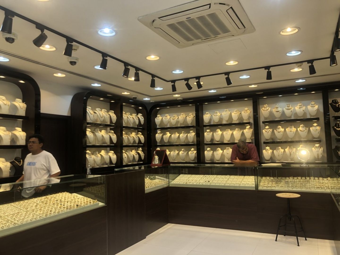 HiDubai-business-reza-akaberian-gold-jewellery-trading-shopping-jewellery-precious-stones-al-rigga-dubai