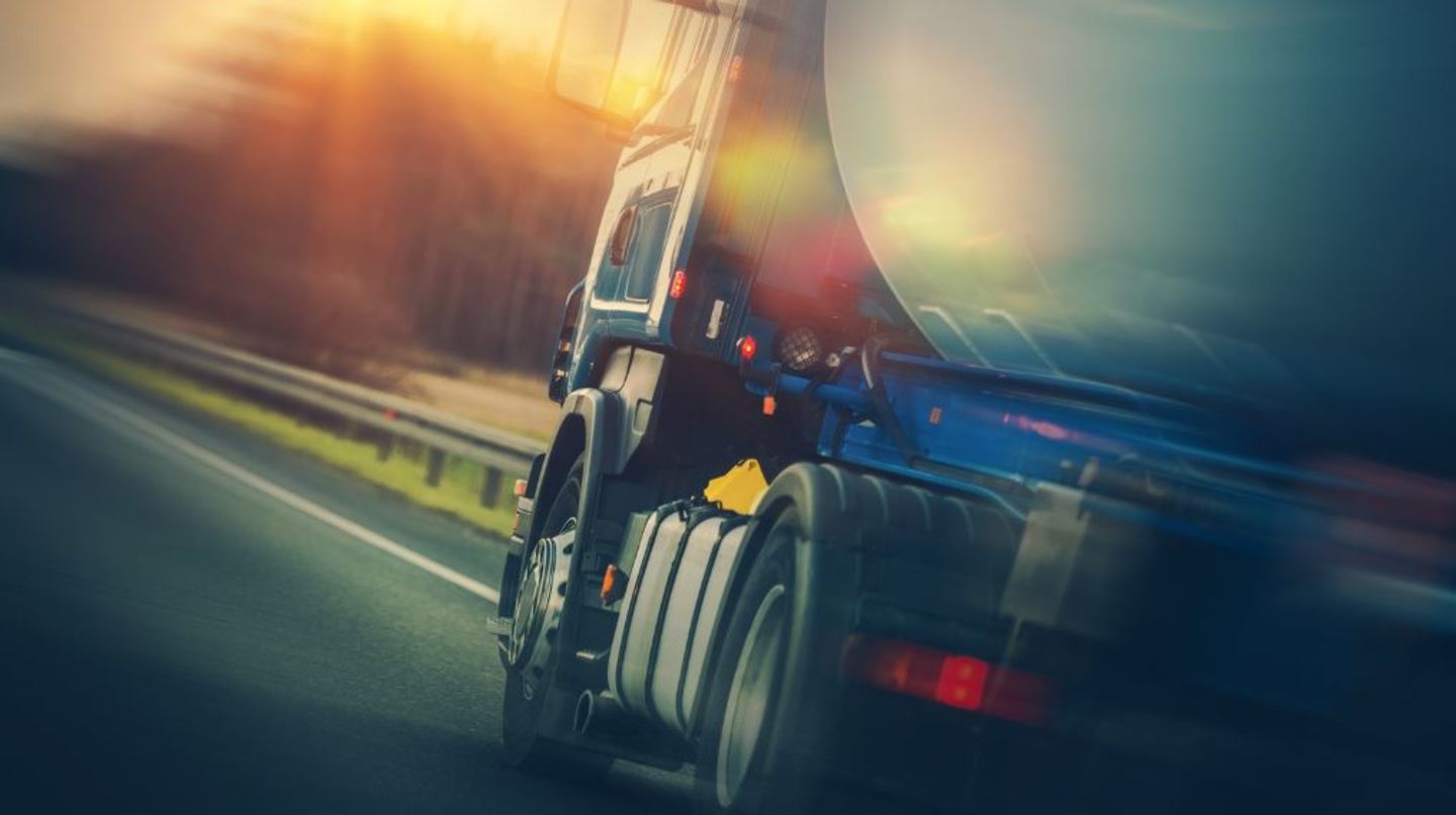 HiDubai-business-ship-smart-transport-shipping-logistics-road-cargo-services-dubai-investment-park-1-dubai