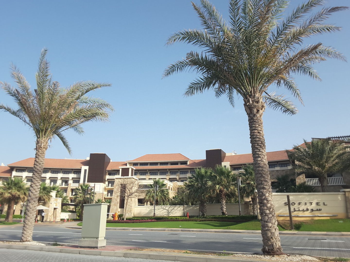 HiDubai-business-lua-restaurant-lounge-food-beverage-restaurants-bars-the-palm-jumeirah-nakhlat-jumeirah-dubai-2