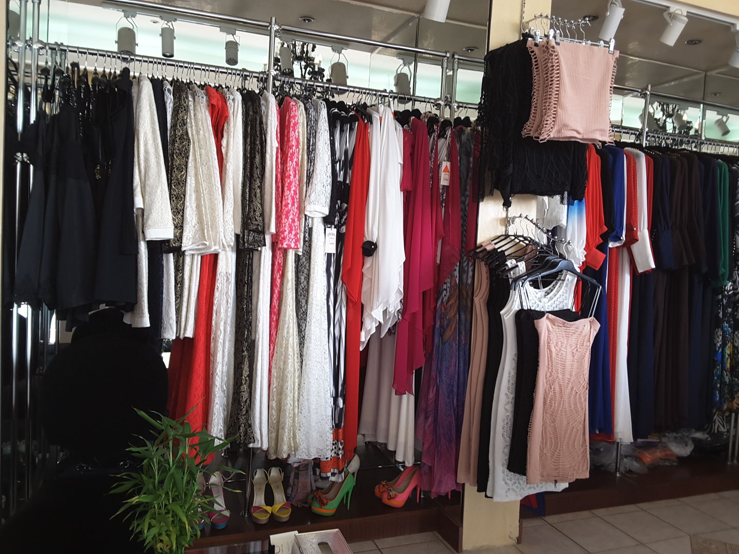HiDubai-business-chic-chic-fashion-shopping-apparel-hor-al-anz-east-dubai-2