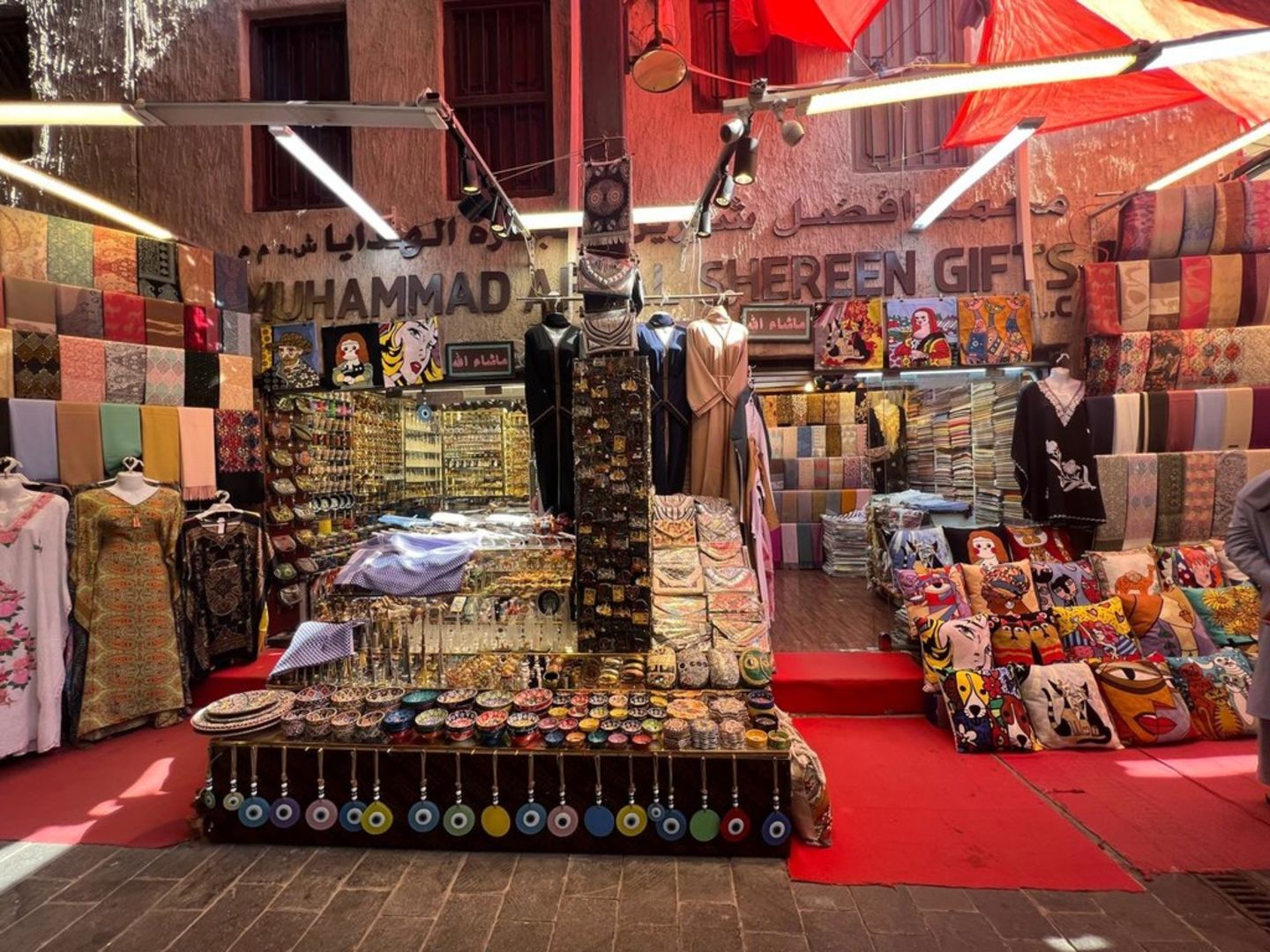 HiDubai-business-muhammad-afzal-shereen-gifts-trading-shopping-apparel-al-fahidi-al-souq-al-kabeer-dubai