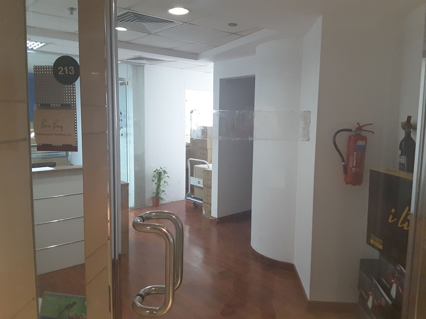 HiDubai-business-best-buy-deal-electronics-trading-shopping-consumer-electronics-mankhool-dubai-2