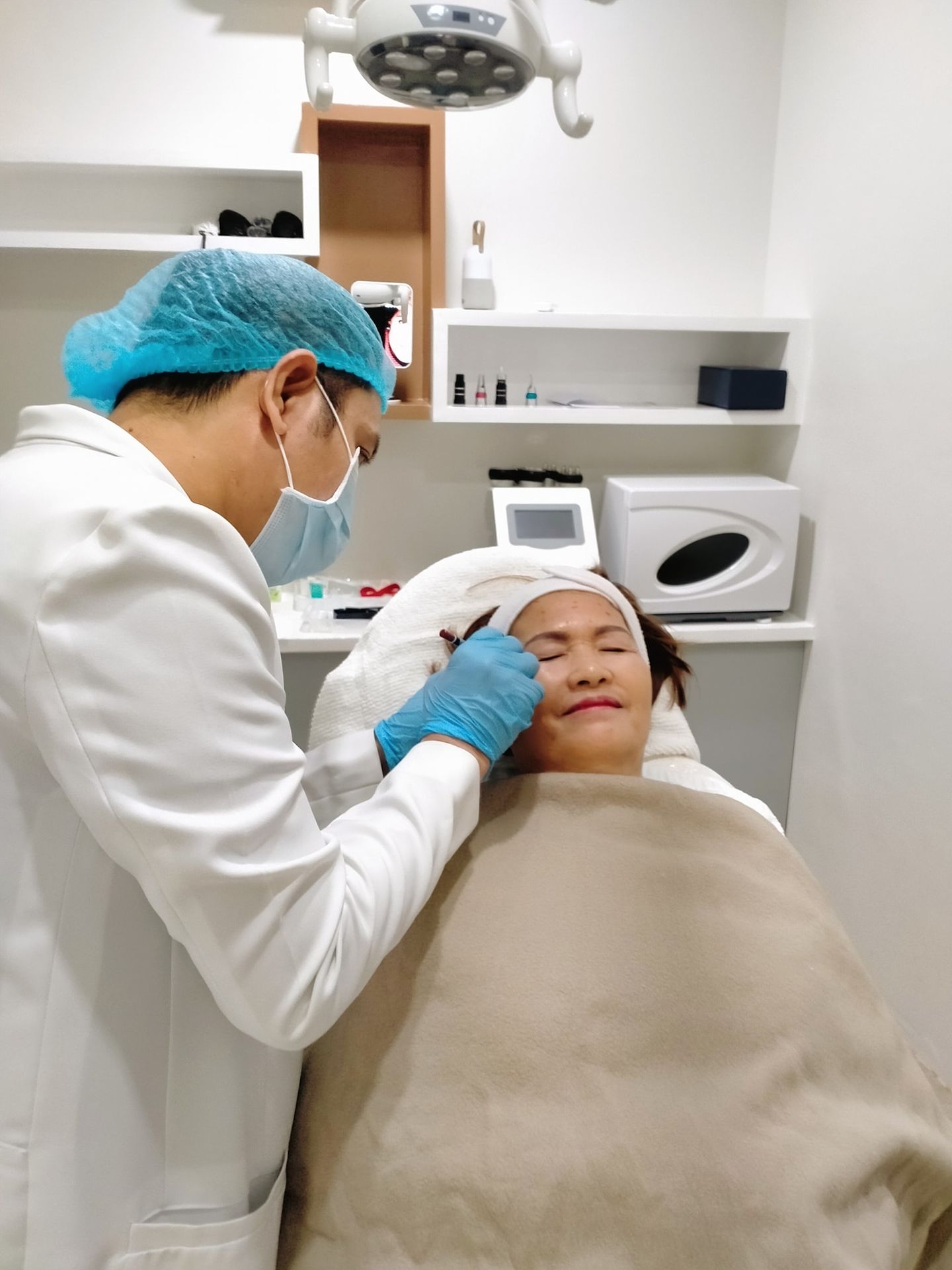 HiDubai-business-la-belleza-aesthetic-clinic-beauty-wellness-health-specialty-clinics-nad-al-hammar-dubai