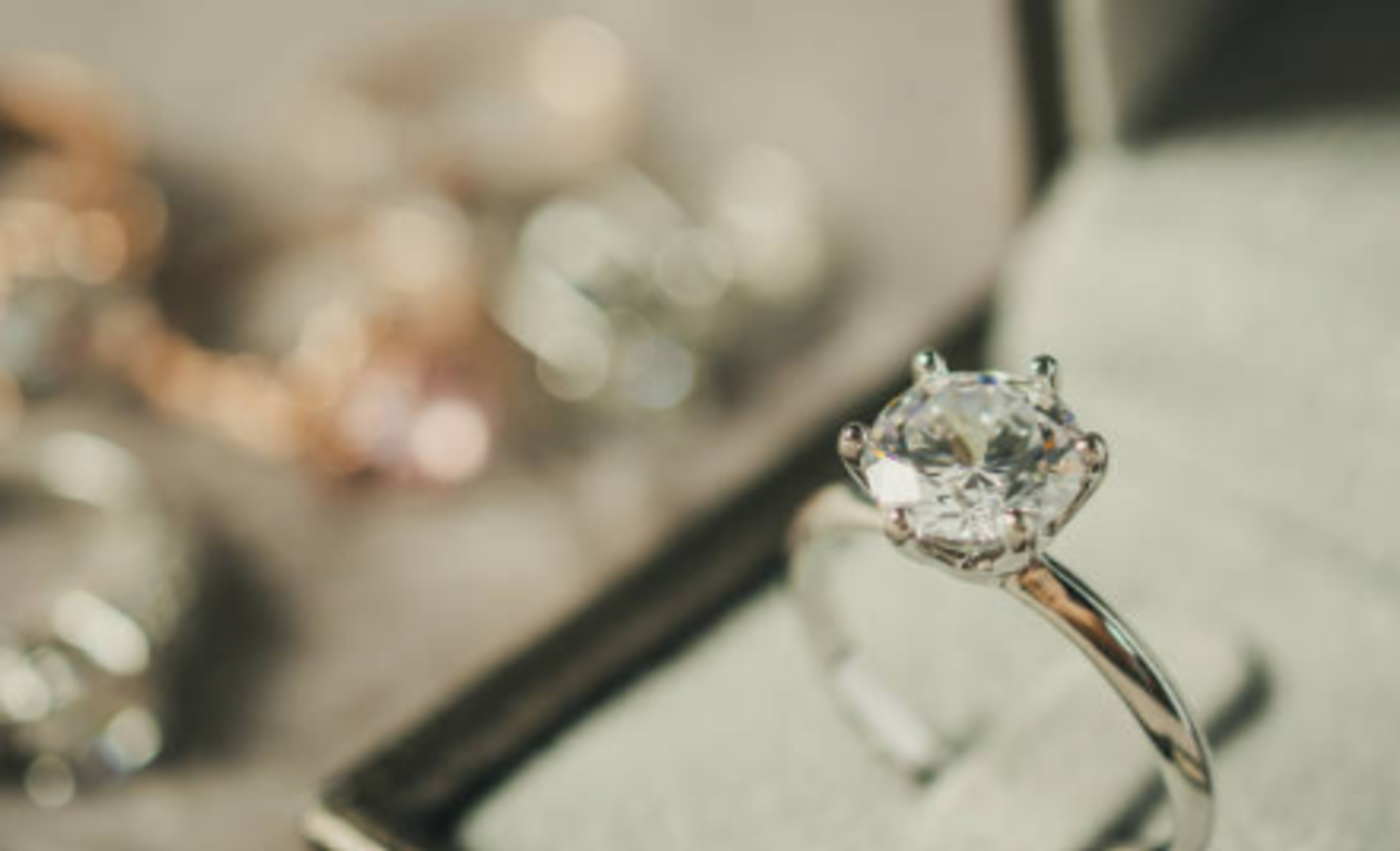 HiDubai-business-ataa-jewellers-shopping-jewellery-precious-stones-al-daghaya-dubai