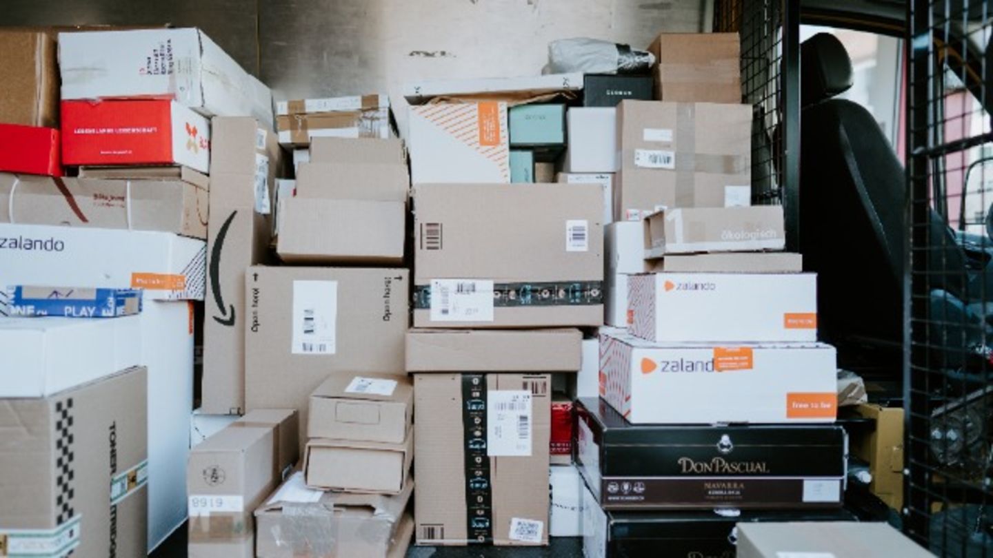 HiDubai-business-flc-delivery-services-shipping-logistics-courier-delivery-services-trade-centre-1-dubai