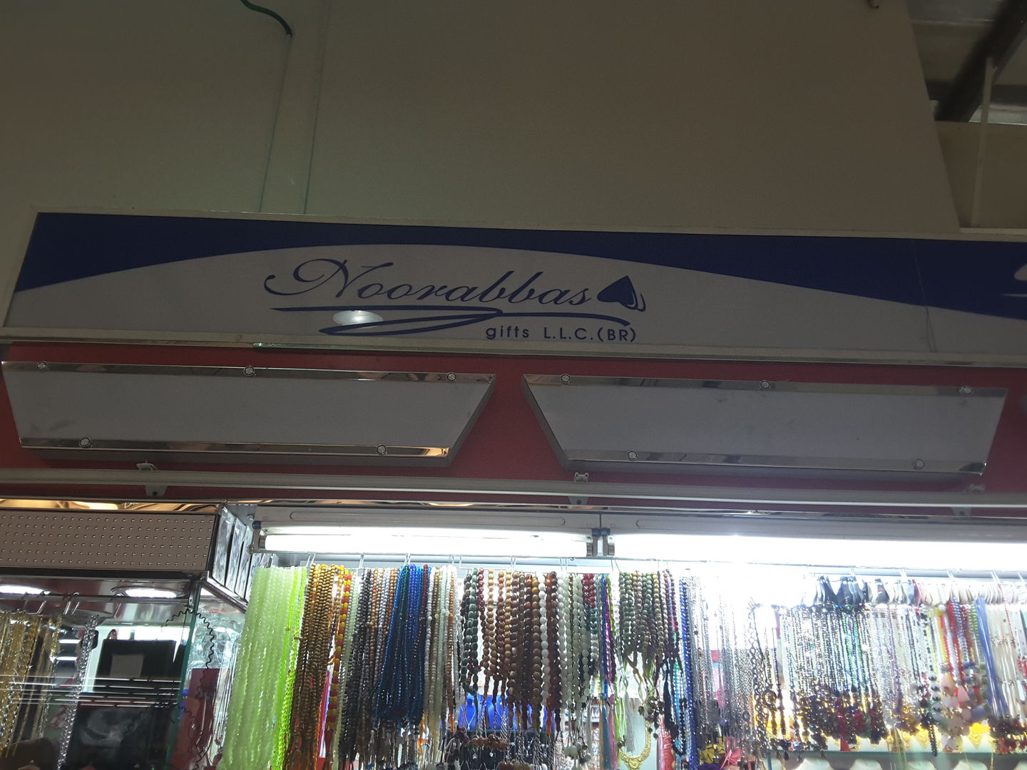 HiDubai-business-noor-abbas-gifts-shopping-souvenirs-gifts-al-quoz-industrial-4-dubai-2