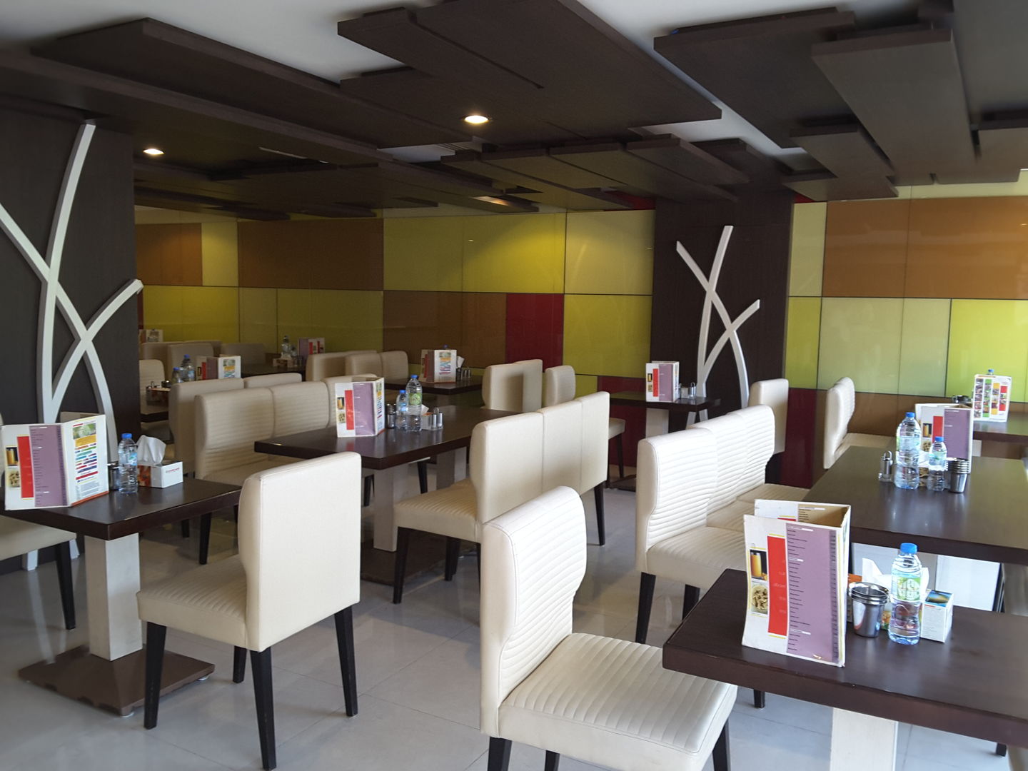 HiDubai-business-saravanna-bhavan-food-beverage-restaurants-bars-al-muteena-dubai-2
