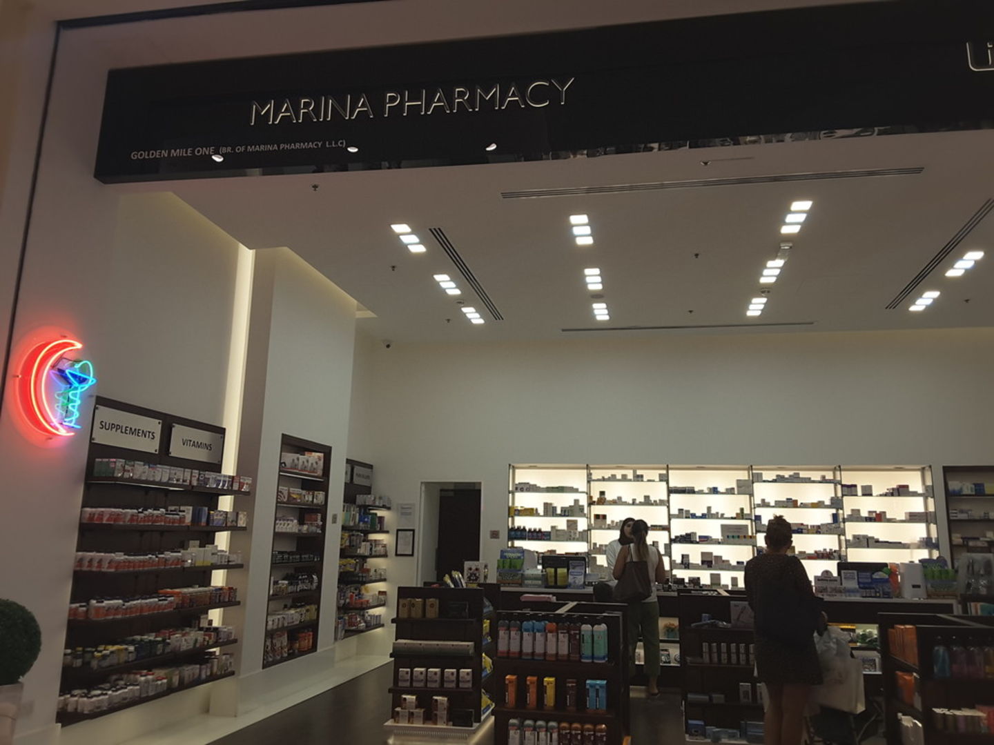 HiDubai-business-marina-pharmacy-beauty-wellness-health-pharmacy-the-palm-jumeirah-nakhlat-jumeirah-dubai-4