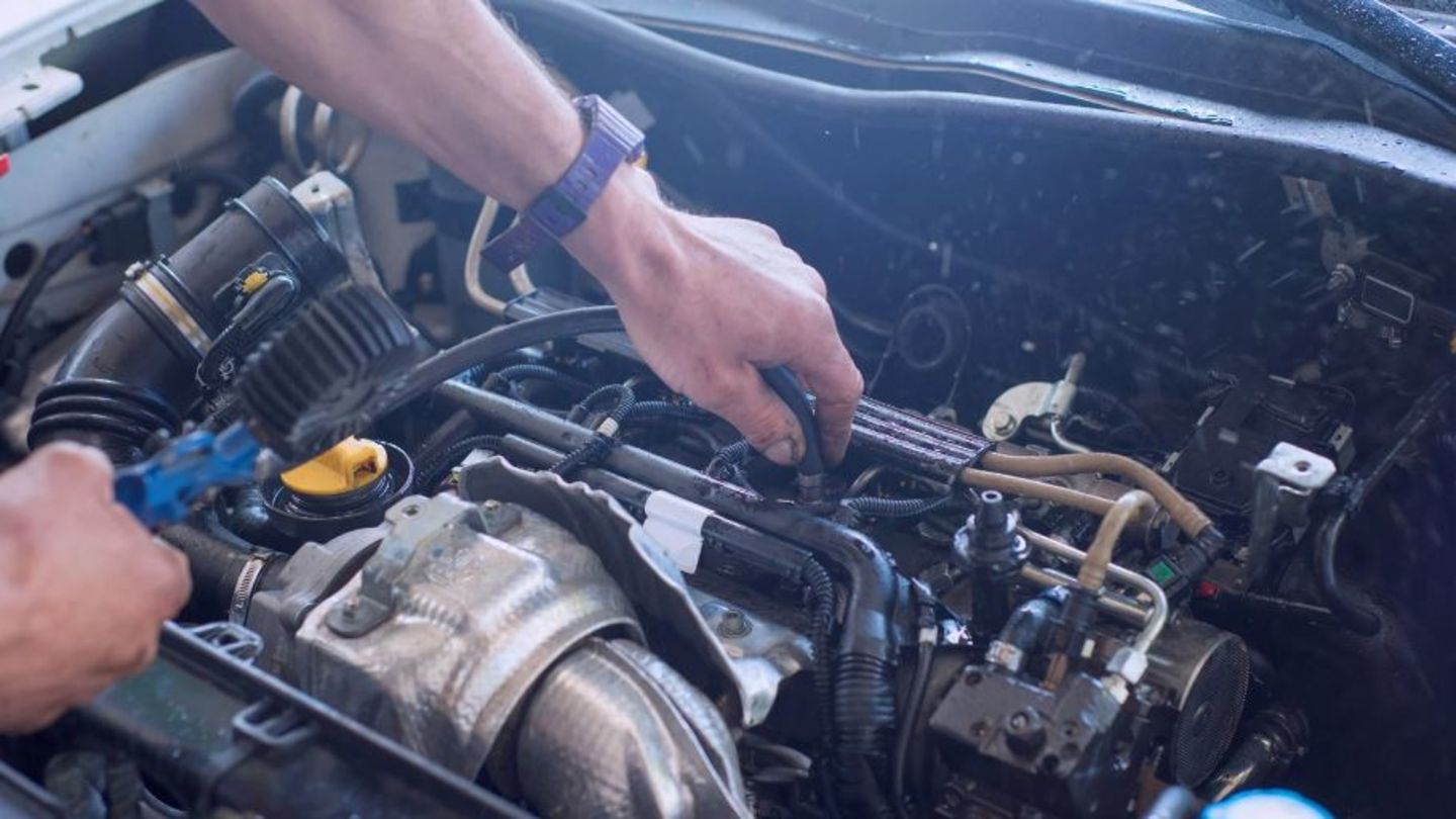 HiDubai-business-motor-master-automotives-garage-transport-vehicle-services-car-assistance-repair-al-qusais-industrial-5-dubai