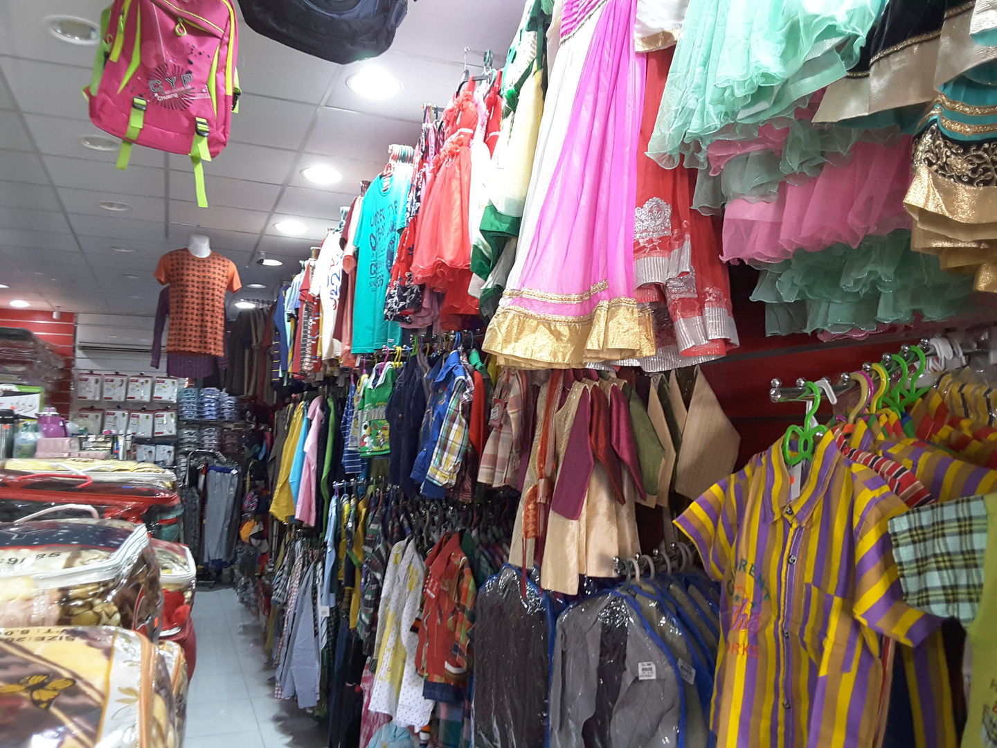 HiDubai-business-city-classic-gifts-trading-shopping-apparel-hor-al-anz-dubai-2