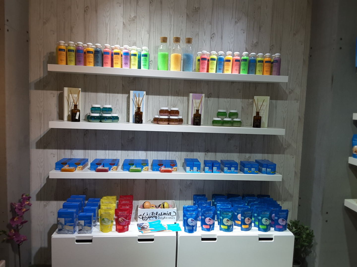 HiDubai-business-aqua-therapy-shopping-beauty-cosmetics-stores-the-palm-jumeirah-nakhlat-jumeirah-dubai