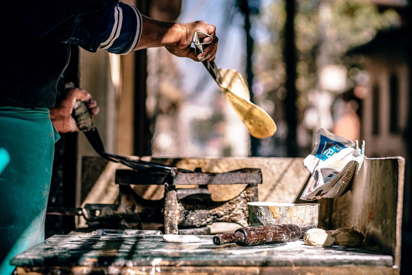 HiDubai-business-al-mesbah-al-zahabi-bakery-food-beverage-bakeries-desserts-sweets-al-raffa-dubai