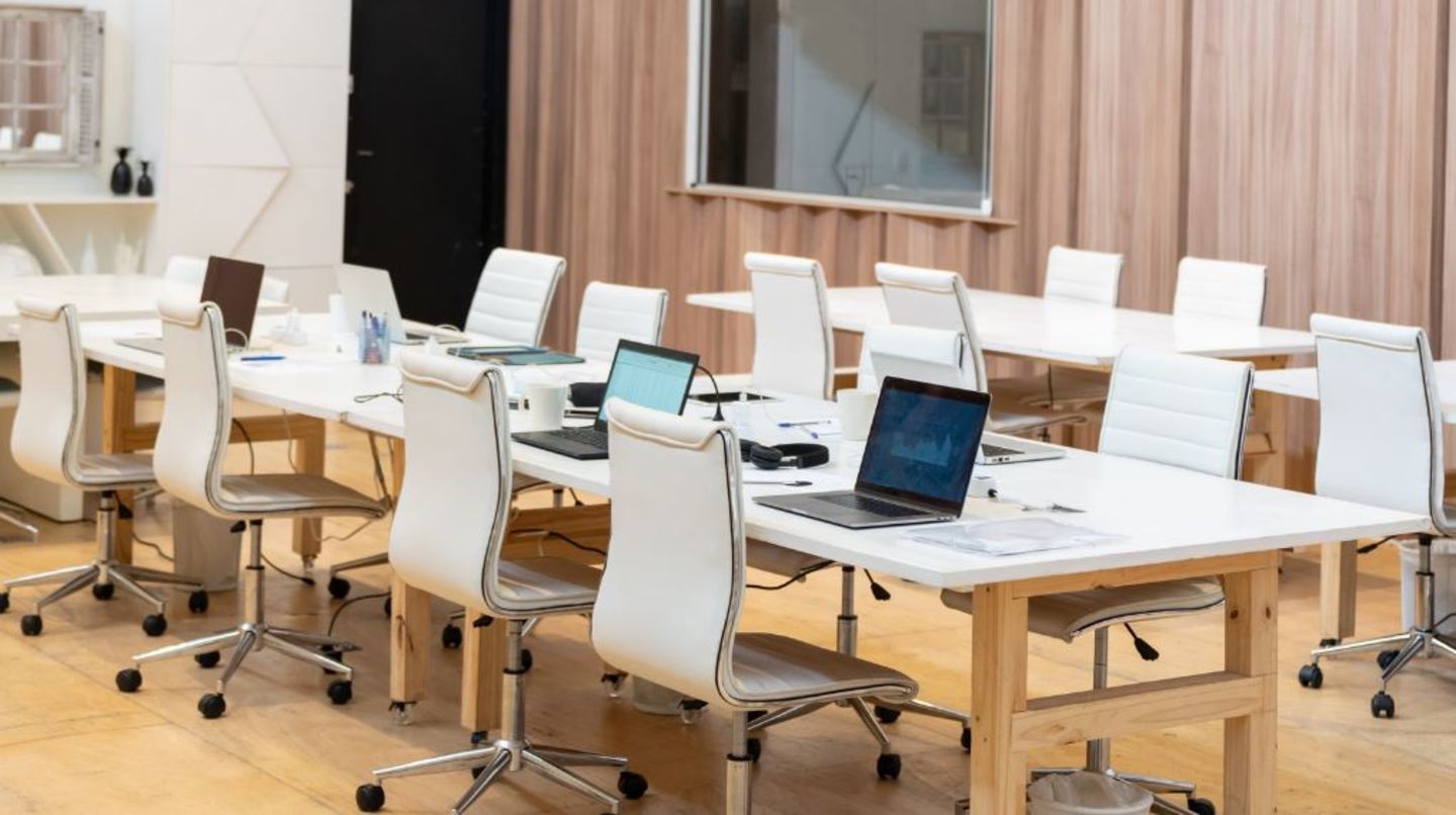 HiDubai-business-regus-b2b-services-business-incubators-and-co-working-spaces-burj-khalifa-dubai