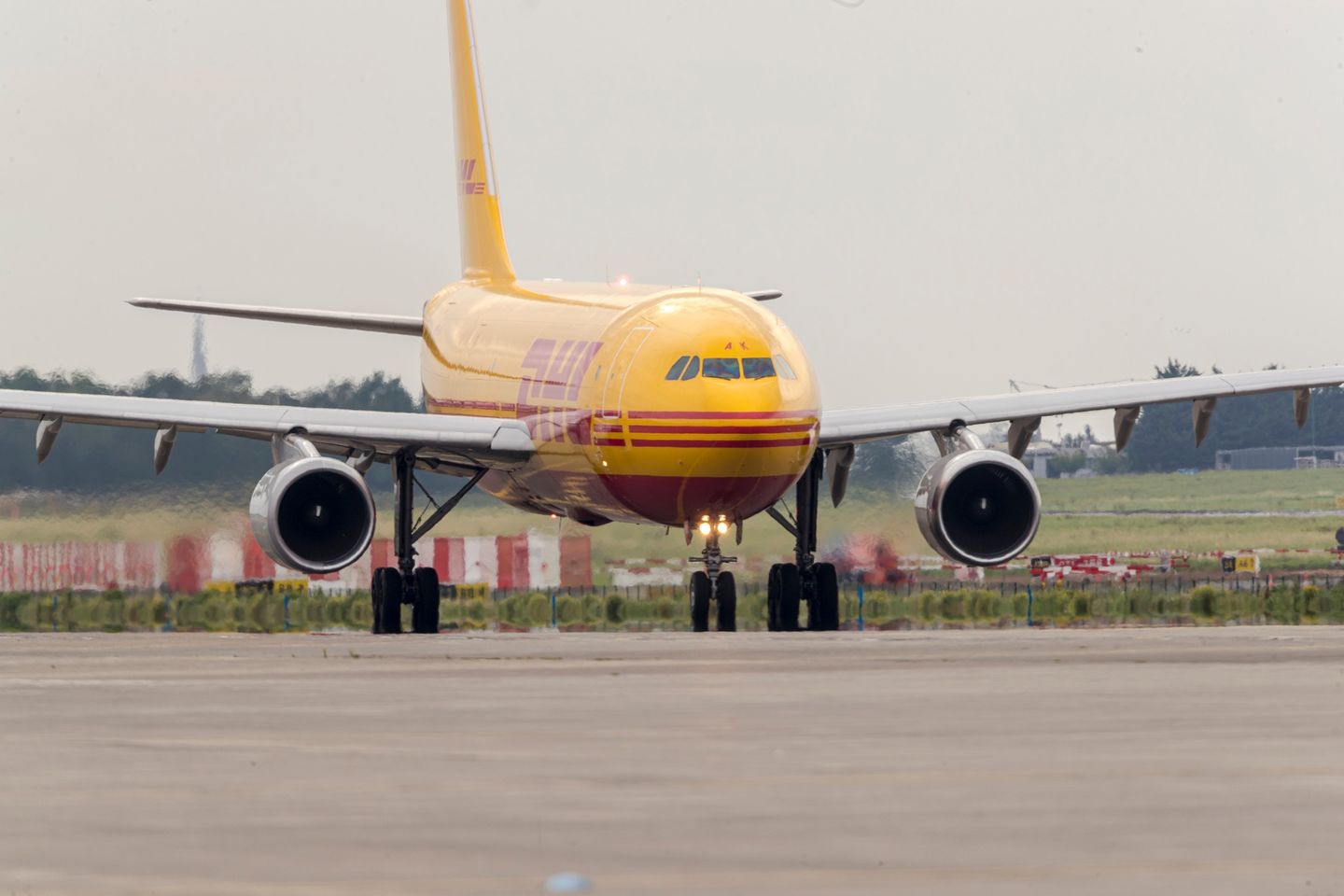 HiDubai-business-dhl-dubai-airport-free-zone-service-point-and-service-center-shipping-logistics-courier-delivery-services-dubai-airport-free-zone-dubai-international-airport-dubai