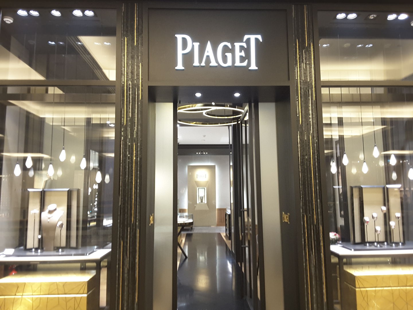 HiDubai-business-piaget-shopping-jewellery-precious-stones-al-barsha-1-dubai-2