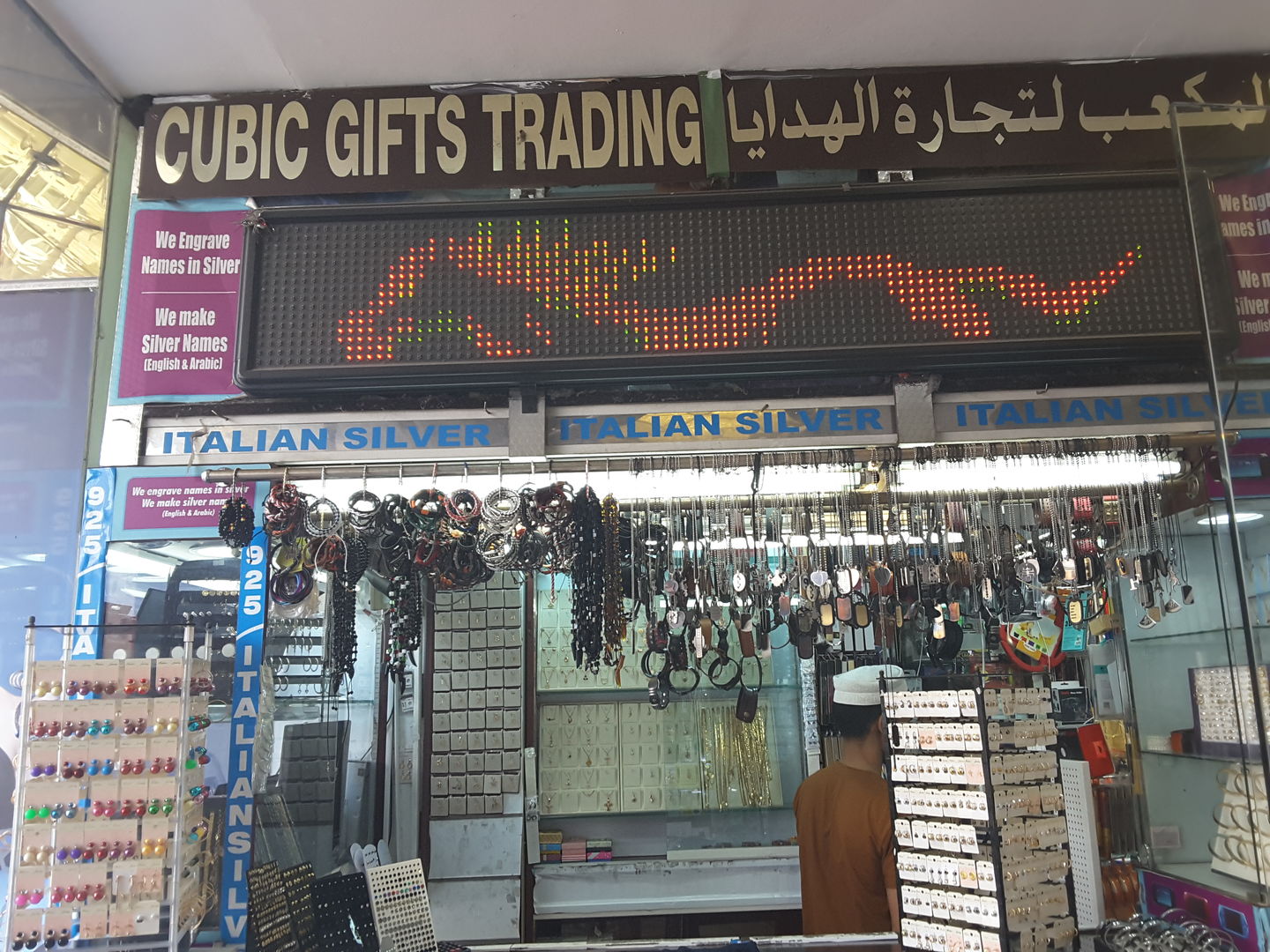 HiDubai-business-cubic-gifts-trading-shopping-souvenirs-gifts-al-karama-dubai-2