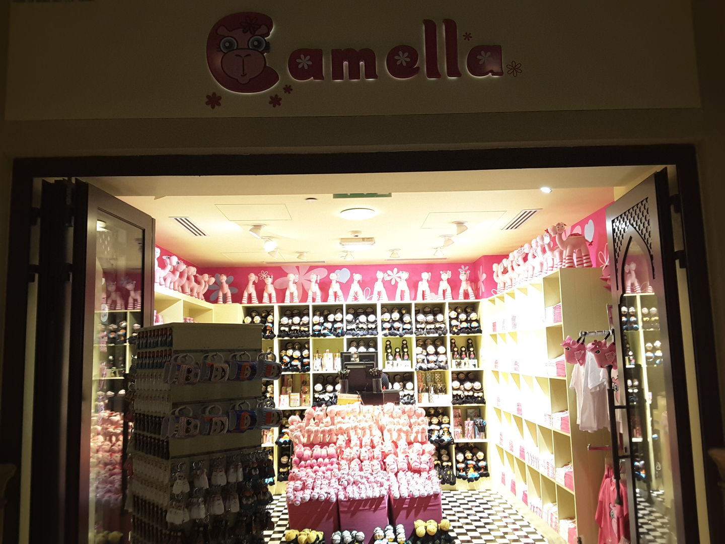 HiDubai-business-camella-shopping-souvenirs-gifts-business-bay-dubai-2