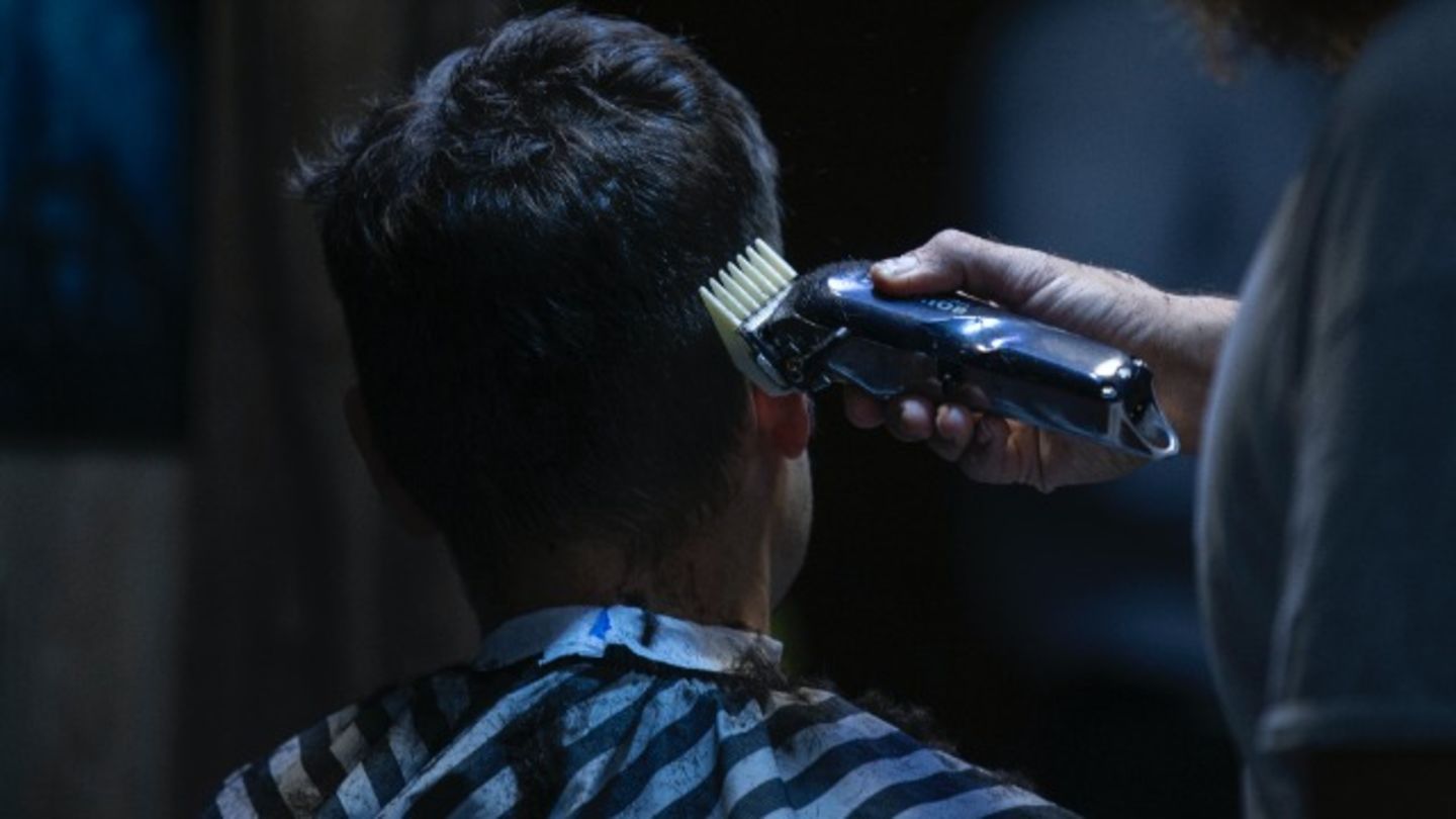 HiDubai-business-better-gents-salon-beauty-wellness-health-beauty-salons-dubai-investment-park-2-dubai