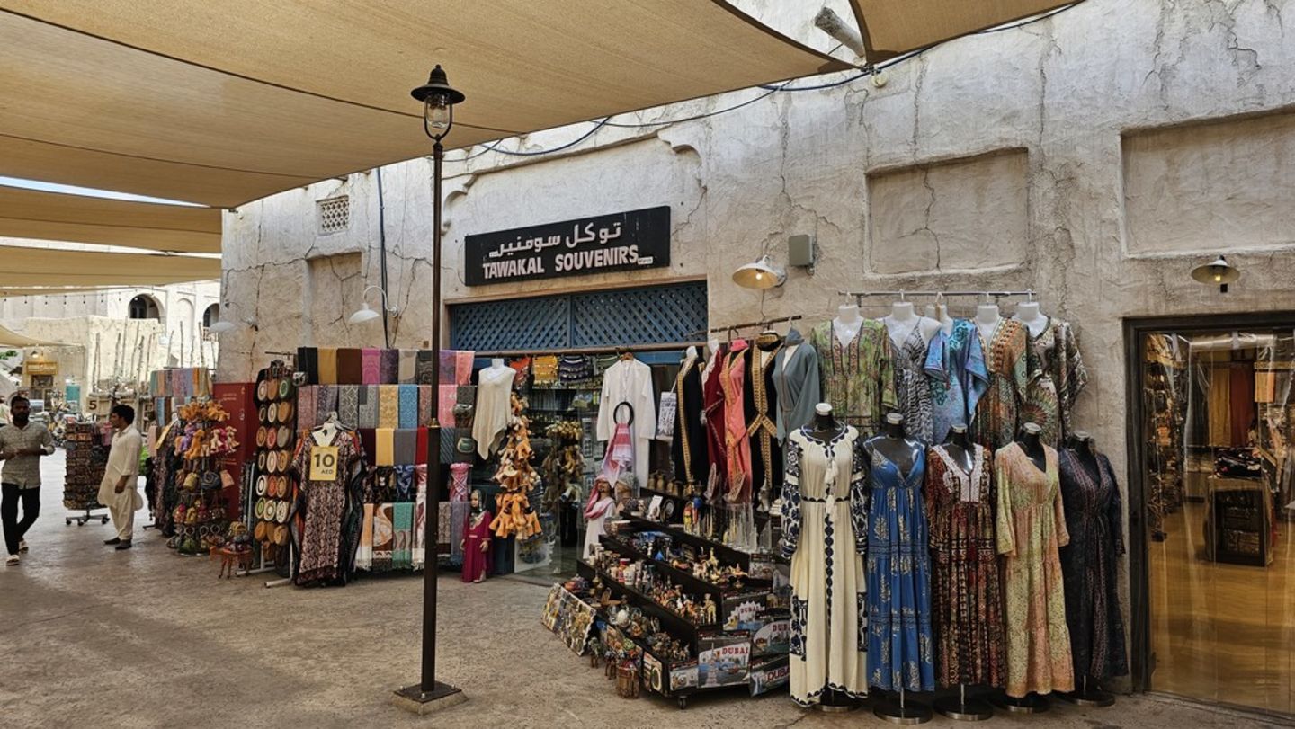 HiDubai-business-tawakal-souveniers-shopping-souvenirs-gifts-al-hamriya-dubai