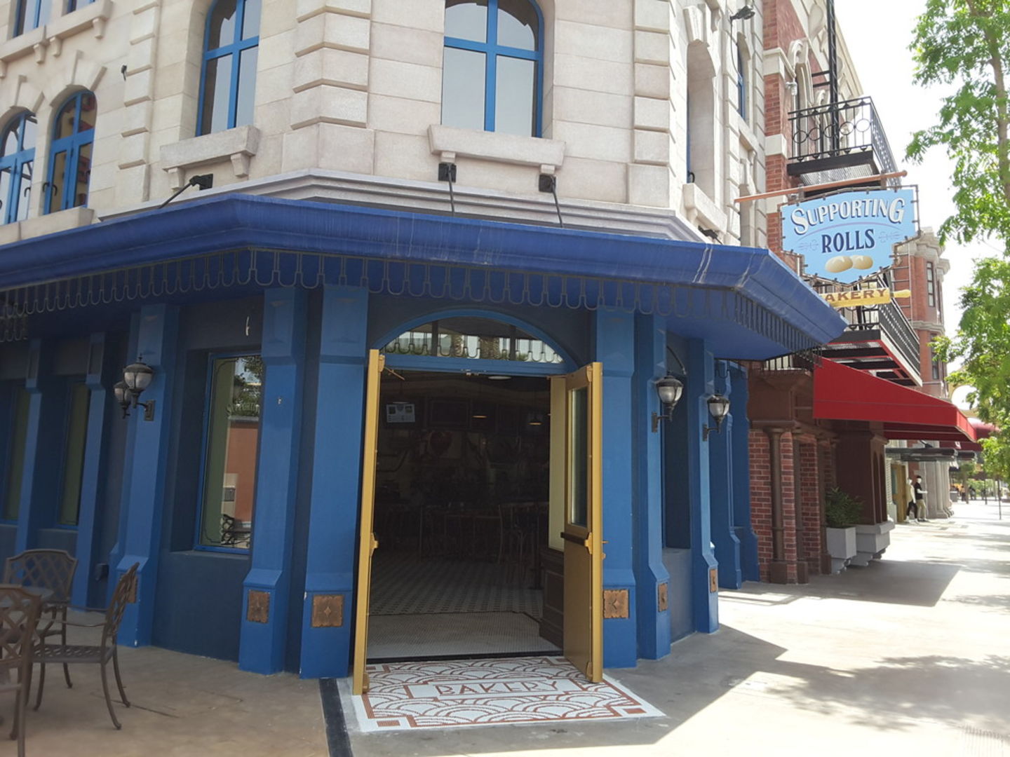 HiDubai-business-supporting-rolls-bakery-food-beverage-bakeries-desserts-sweets-saih-shuaib-1-dubai