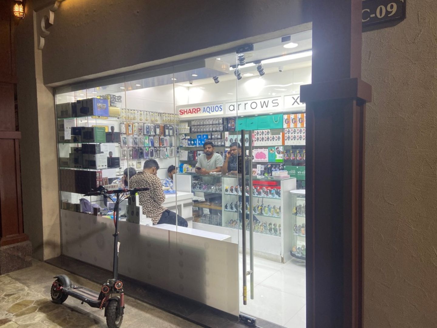 HiDubai-business-ward-al-safa-mobile-phones-trading-shopping-consumer-electronics-naif-dubai