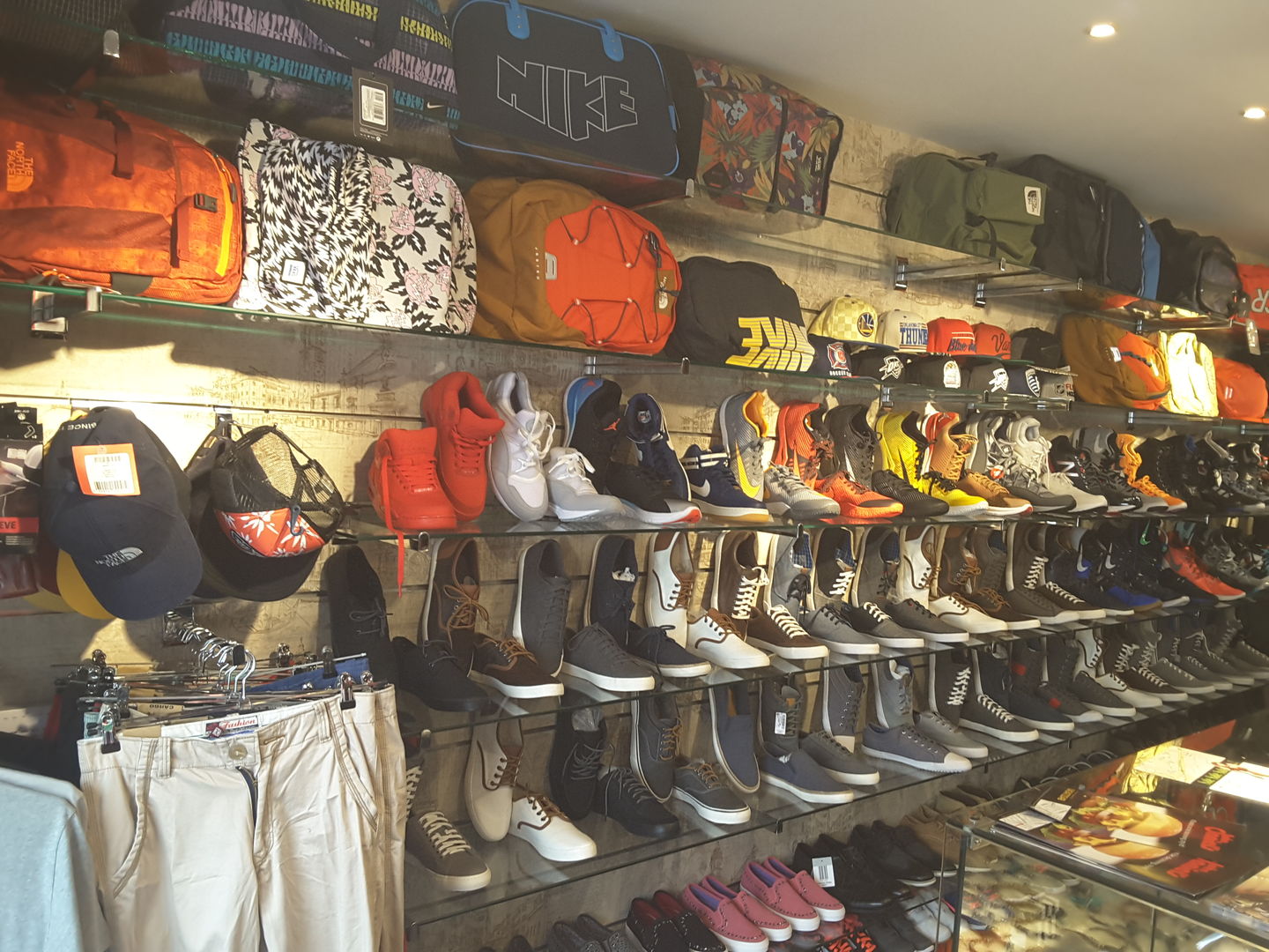 HiDubai-business-uniway-trading-shopping-fashion-accessories-al-khabaisi-dubai-2