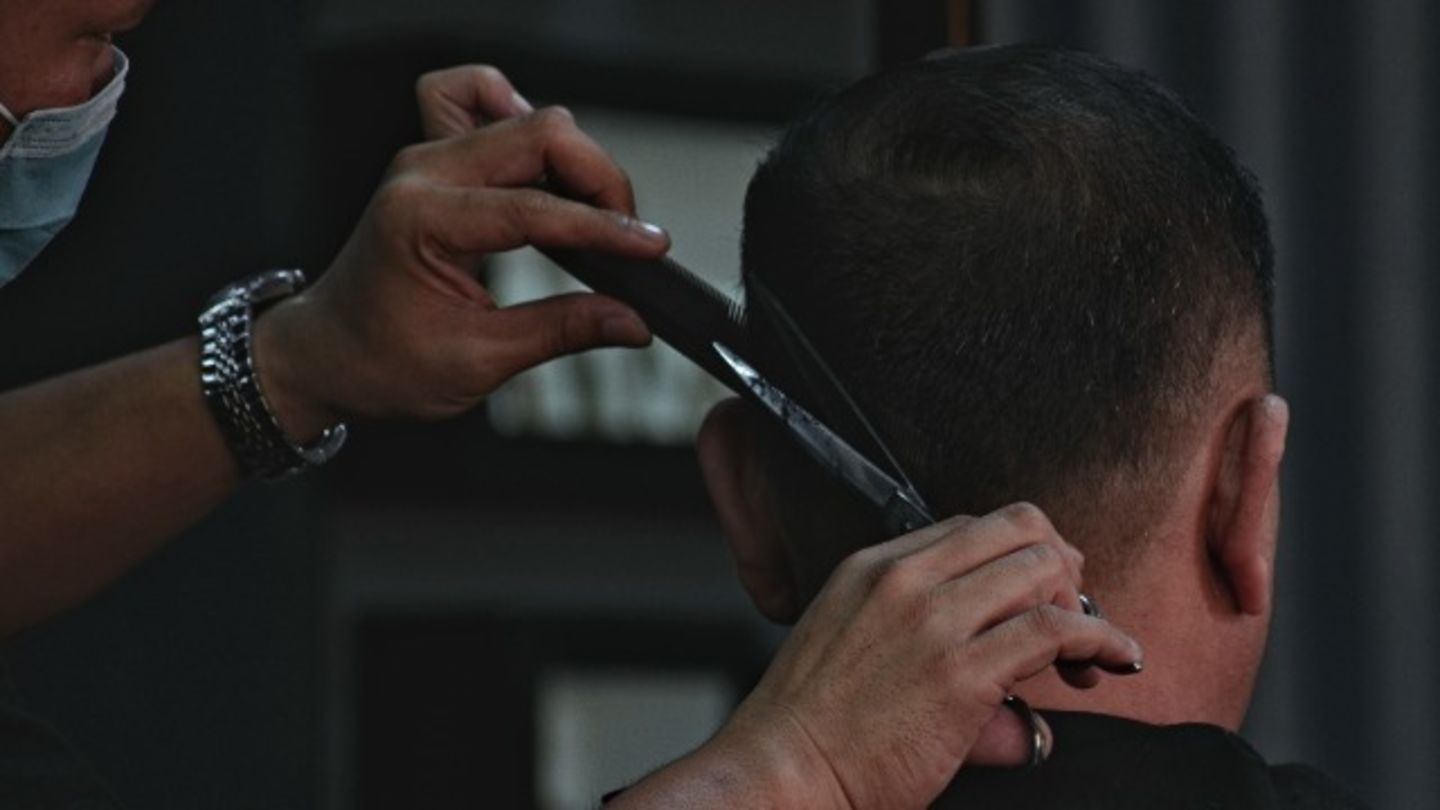 HiDubai-business-waseem-abbas-gents-salon-beauty-wellness-health-beauty-salons-al-murar-dubai