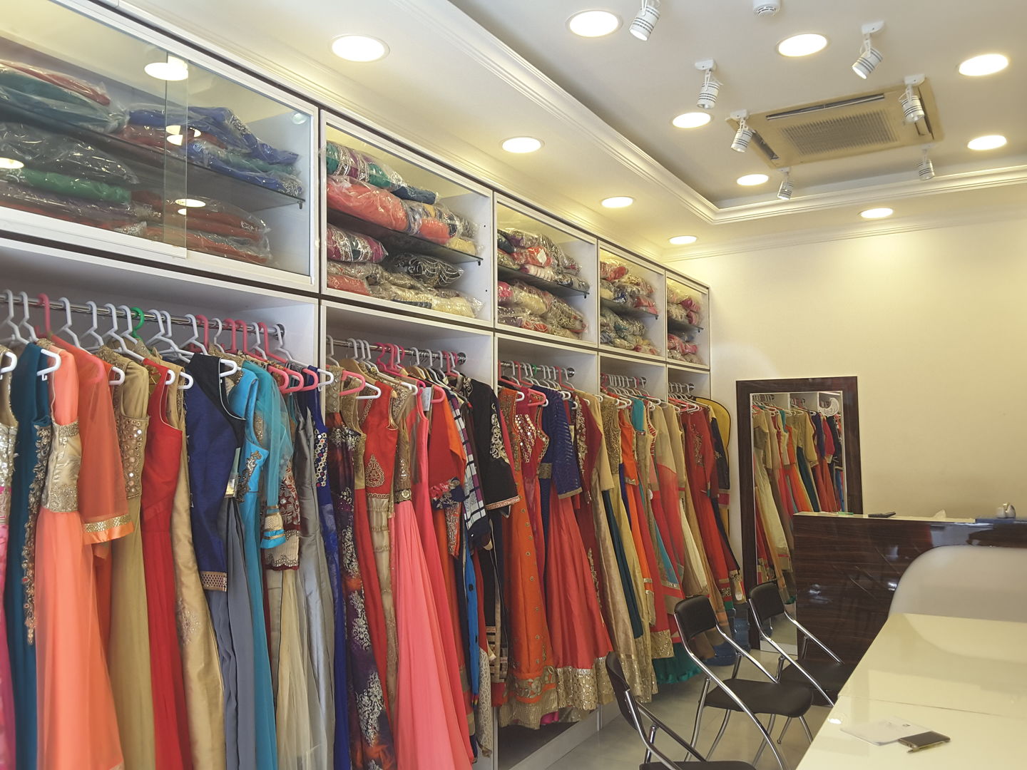 HiDubai-business-mumbai-readymade-garments-shopping-apparel-meena-bazar-al-souq-al-kabeer-dubai-2