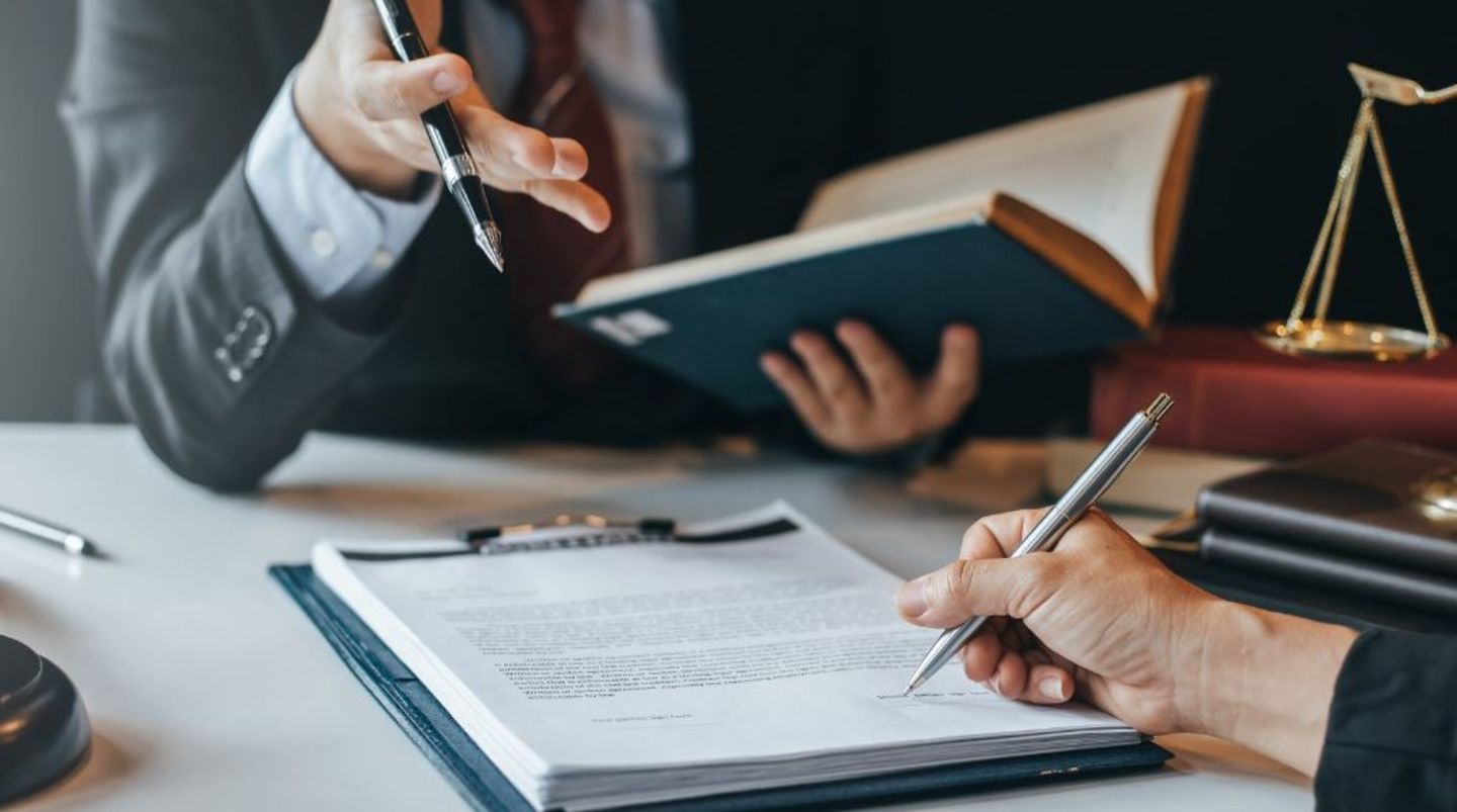 HiDubai-business-bin-khalfoon-advocates-legal-consultants-finance-legal-legal-services-mankhool-dubai