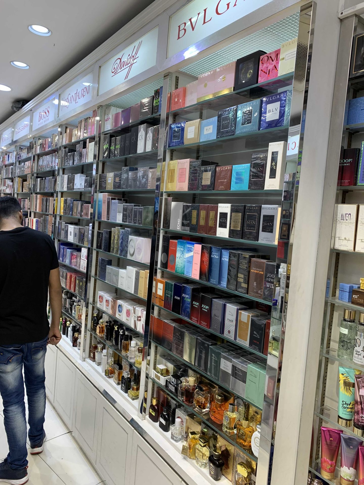 HiDubai-business-attractive-fashion-trading-shopping-beauty-cosmetics-stores-al-ras-dubai-2
