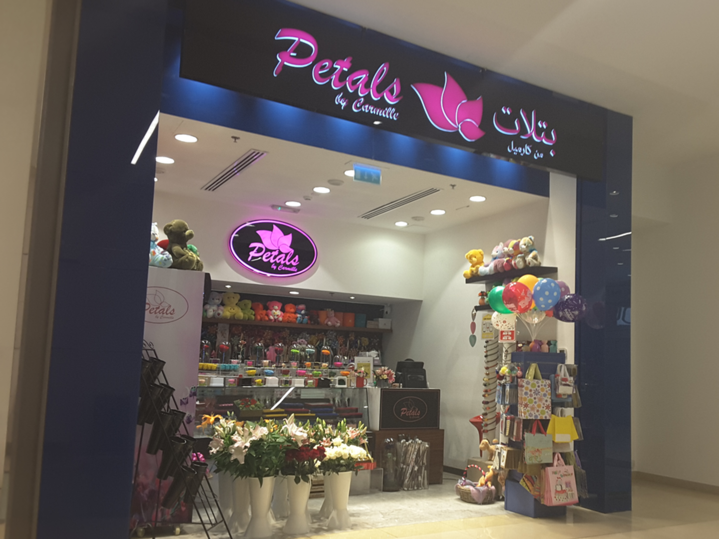 HiDubai-business-petals-by-camille-shopping-souvenirs-gifts-al-muraqqabat-dubai