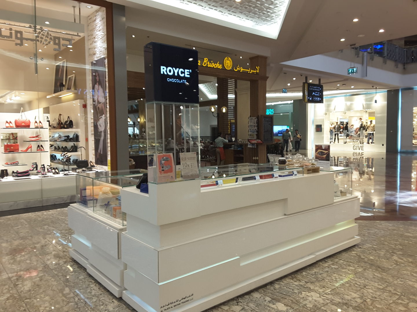 HiDubai-business-royce-chocolates-food-beverage-bakeries-desserts-sweets-mirdif-dubai-2