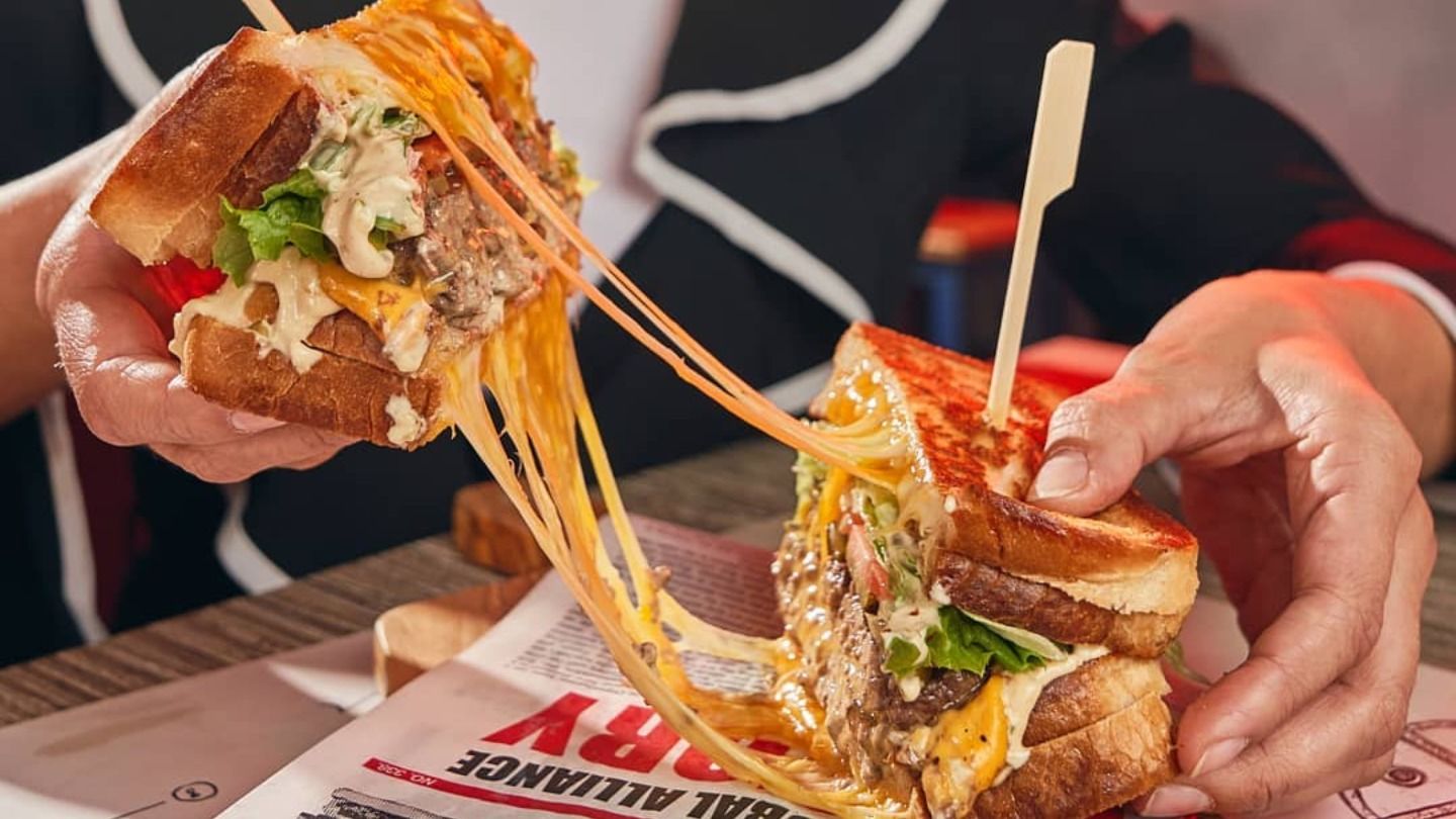 HiDubai-business-blaze-burgers-restaurant-food-beverage-restaurants-bars-jumeirah-beach-residence-marsa-dubai-dubai