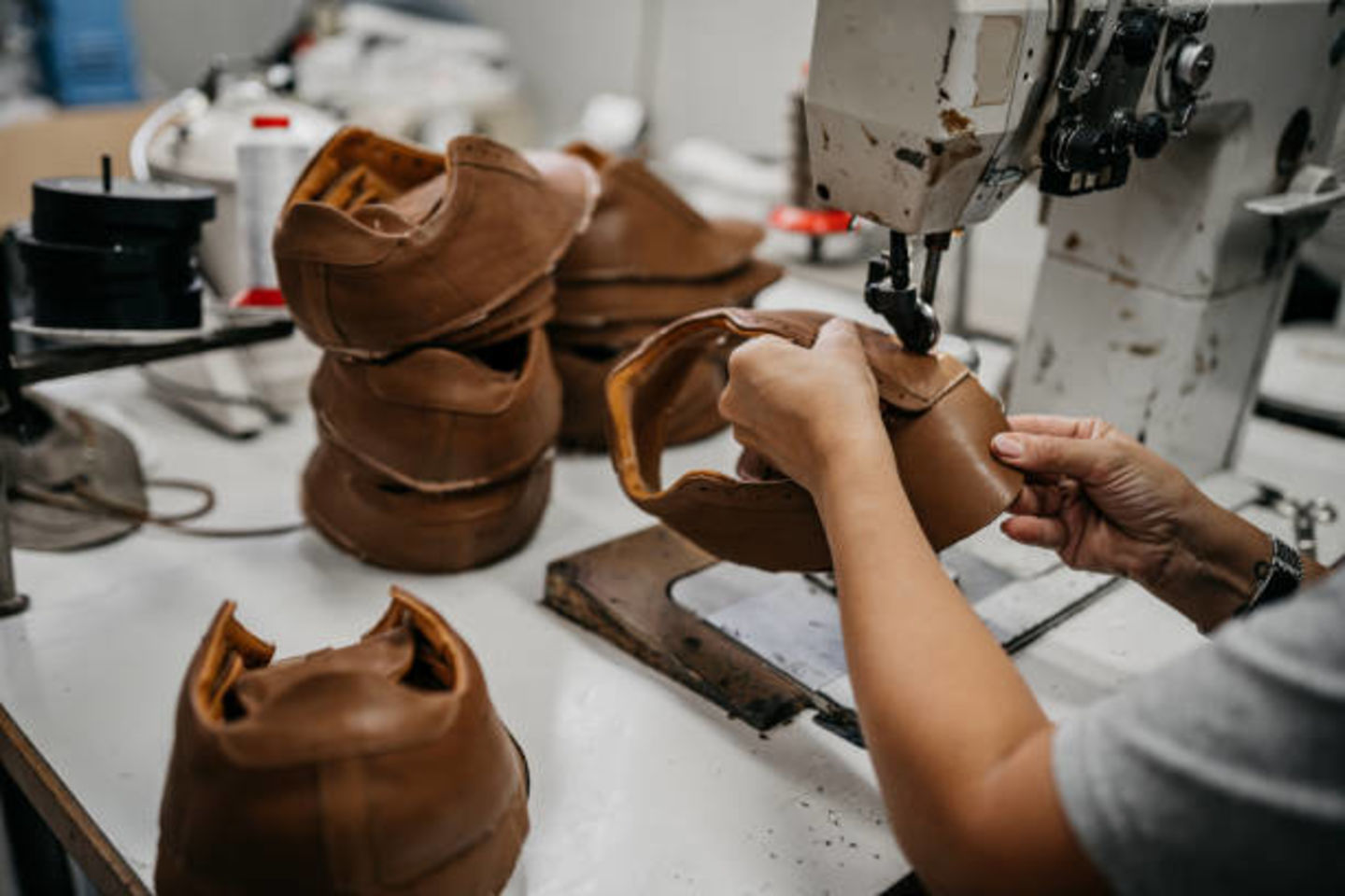 HiDubai-business-the-cobbler-home-shoe-bag-repair-dubai-international-financial-centre-zaabeel-2-dubai