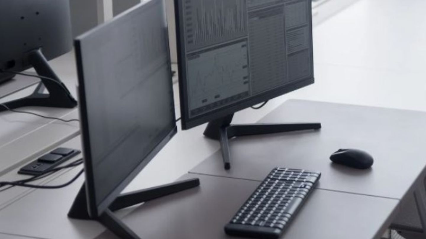 HiDubai-business-buraqa-computer-trading-shopping-consumer-electronics-al-fahidi-al-souq-al-kabeer-dubai