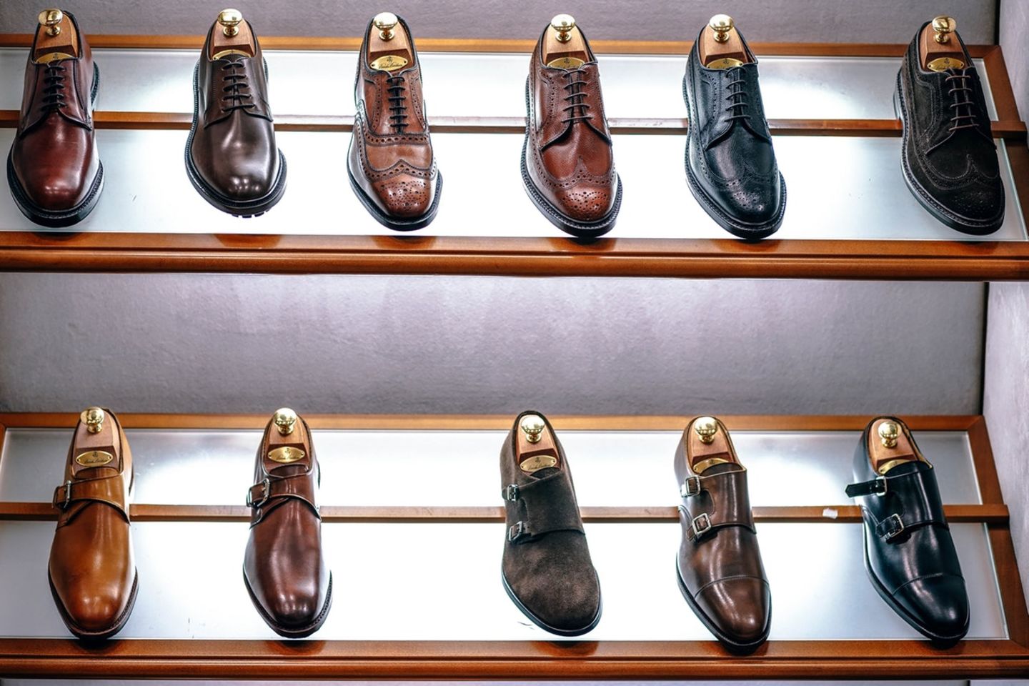 HiDubai-business-karim-khan-trading-co-shopping-footwear-al-satwa-dubai-2