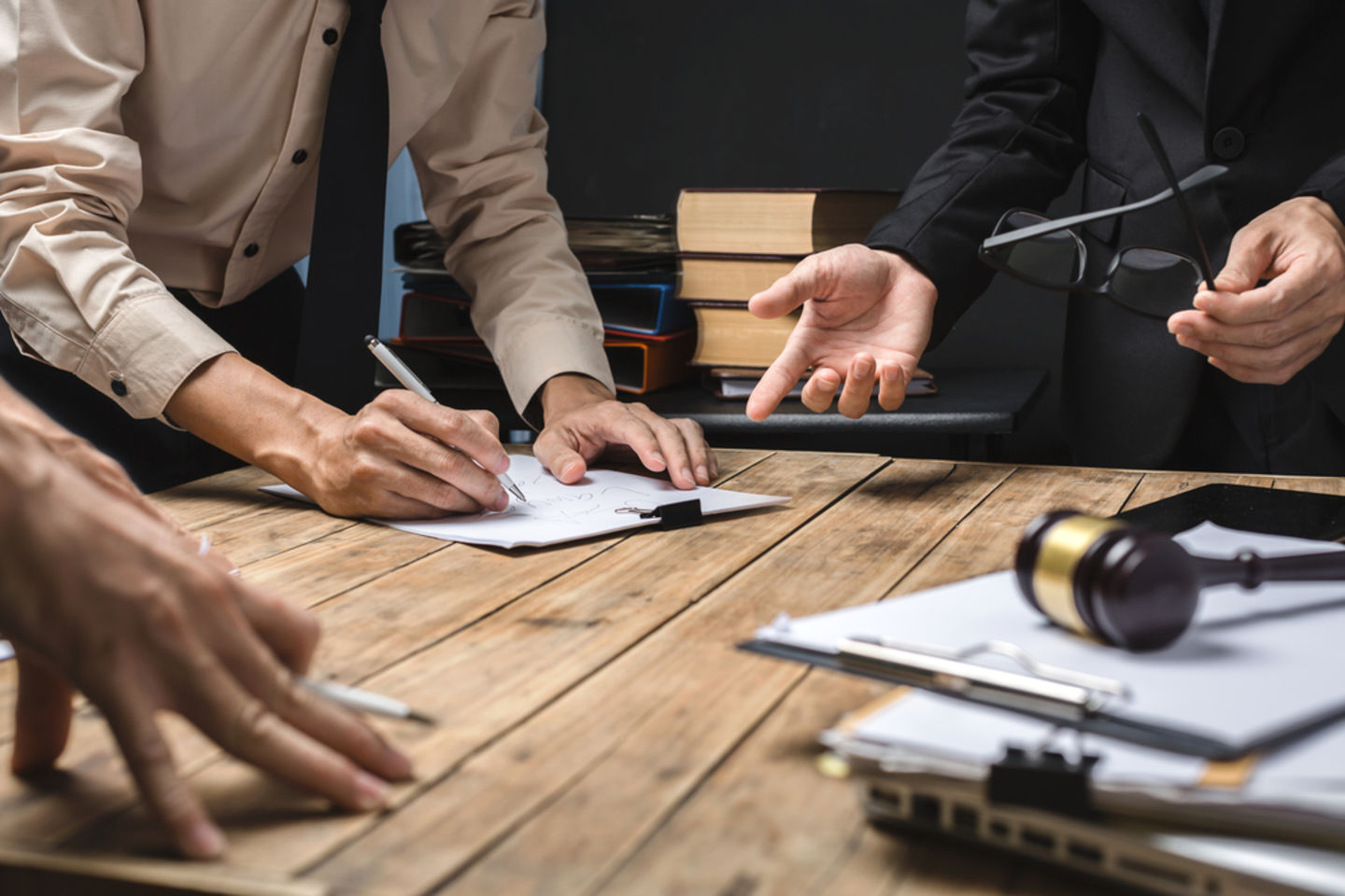 HiDubai-business-saad-al-hammadi-advocates-legal-consultants-finance-legal-legal-services-business-bay-dubai