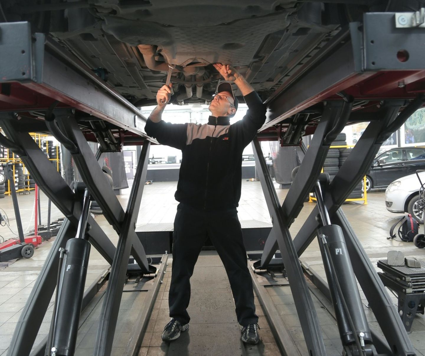HiDubai-business-automotive-repair-system-transport-vehicle-services-car-assistance-repair-dubai-investment-park-2-dubai